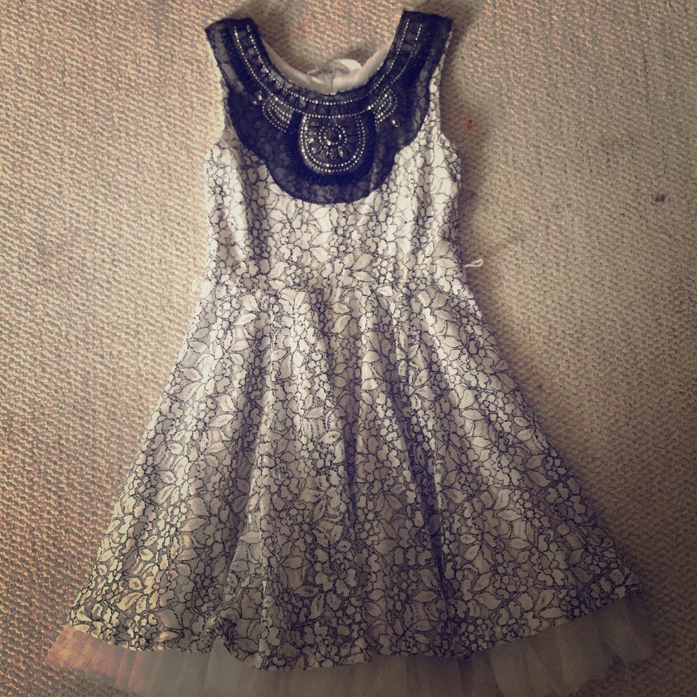 Girls poofy lace dress
